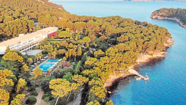 Vista del Hotel Formentor en la costa de Mallorca