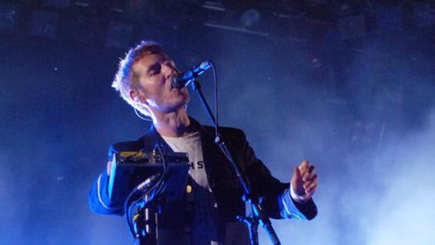 Robert del Naja, durante un concierto en Suiza