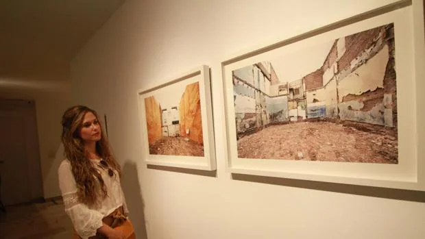 Imagénes de la exposición «Un lugar en el mundo» en la Fundación Cajasol
