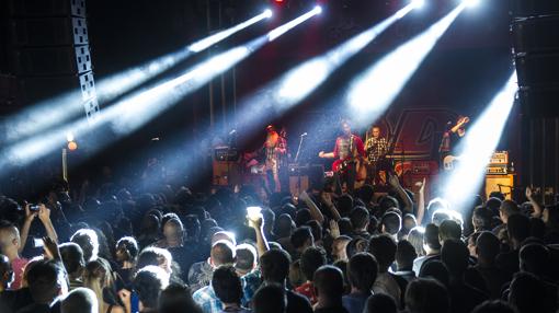 La banda, durante su actuación en la sala Apolo