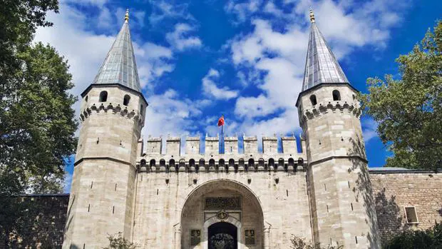 Entrada del palacio otomano de Topkapi, en Estambul