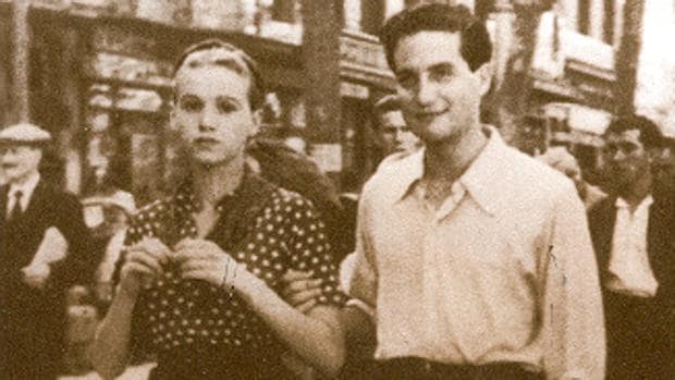 Octavio Paz y Elena Garro pasean por Barcelona en 1937