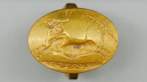 Tauromaquia minoica en otro de los anillos