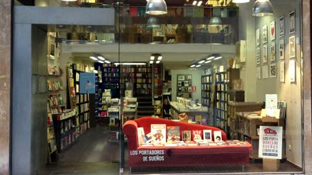 Fachada de la librería Los portadores de sueños, en Zragoza
