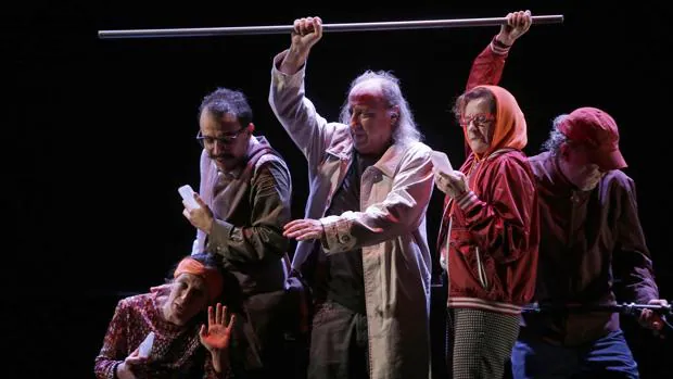 «Zenit», la obra que Els Joglars estrena en el sevillano teatro Lope de Vega