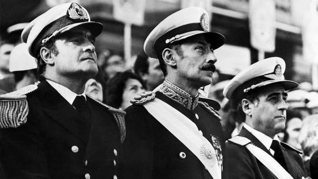 La primera junta militar de la dictadura inaugurada en Argentina en marzo de 1976