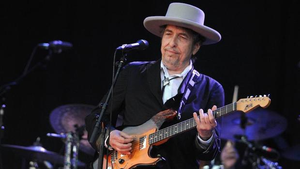El sí al Premio Nobel no saca a Bob Dylan de la carretera