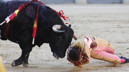 Pablo Belando sufrió tres cornadas de pronóstico muy grave, una de ellas en el tórax