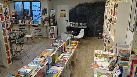 Imagen del interior de la librería Intempestivos, en Segovia
