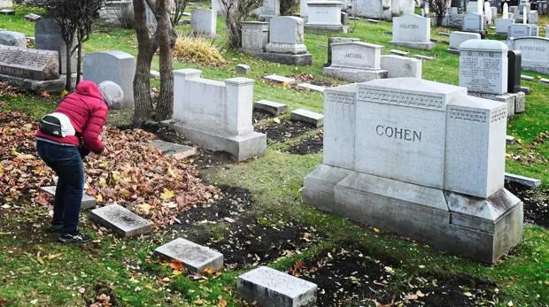 Primera imagen de la tumba de Leonard Cohen en Montreal