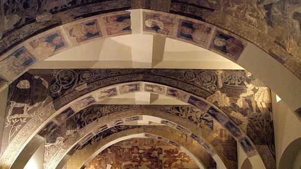 La sala que el MNAC contruyó para los frescos de Sijena