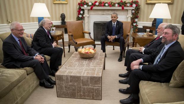 Barack Obama, reunido con los premios Nobel estadounidenses de este año en la Casa Blanca