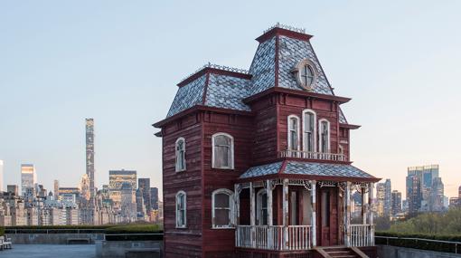 Obra de Cornelia Parker en la azotea del Metropolitan