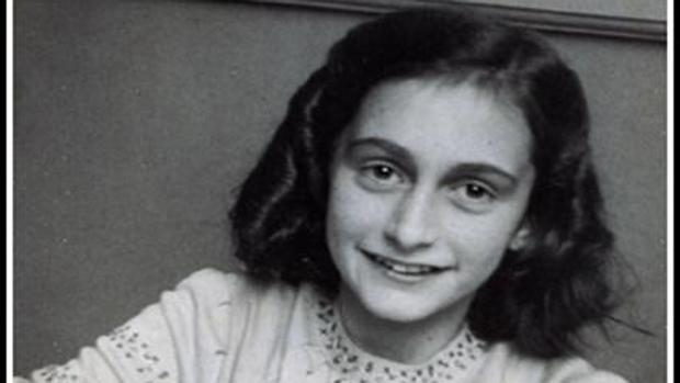 Encuentran un colgante idéntico al de Anna Frank en un campo de exterminio nazi