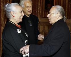 Hoyos y Távora se saludan durante el acto