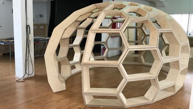 «Domo hexagonal», de Los Carpinteros (galería Peter Kilchmann)