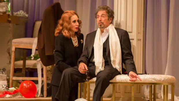 Judith Light y Al Pacino, en una escena de «God Looked Away»