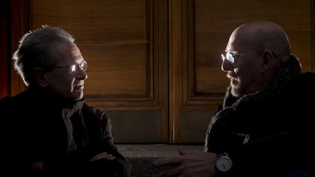 José Luis Pardo (a la izquierda) y Fernando Castro Flórez, durante la conversación en el Círculo de Bellas Artes de Madrid