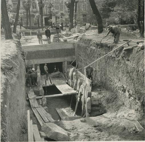 Excavación para construir la réplica de Altamira en el MAN