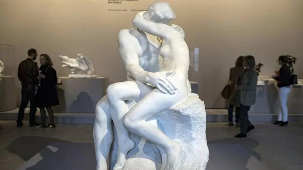 «El beso», una de las obras de Rodin expuestas en el Gran Palais