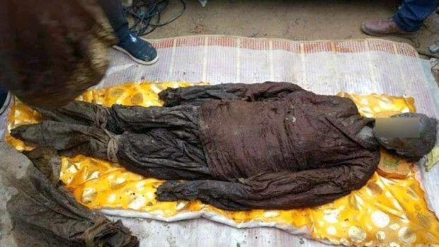 Encontrada accidentalmente una tumba con dos momias en China