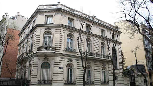 Palacete en el número 48 de la calle Monte Esquinza, sede de la Fundación Foster