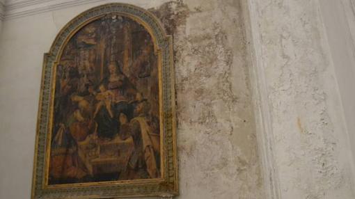 Las tablas de media docena de pintores, desde Pino da Siena a Lucas Jordán, han sufrido la humedad y se deterioran rápidamente