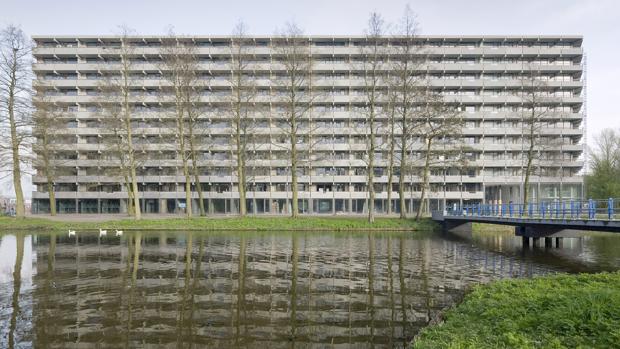 El edificio Deflat Kleiburg, en Ámsterdam, es obra de NL architects y XVW architectuur