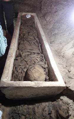 Imagen de una de las momias faraónicas descubiertas en la necrópolis de Tuna El-Gebel