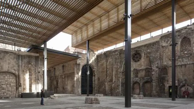 La cubierta ha creado un nuevo espacio en el Monasterio de San Juan en Burgos