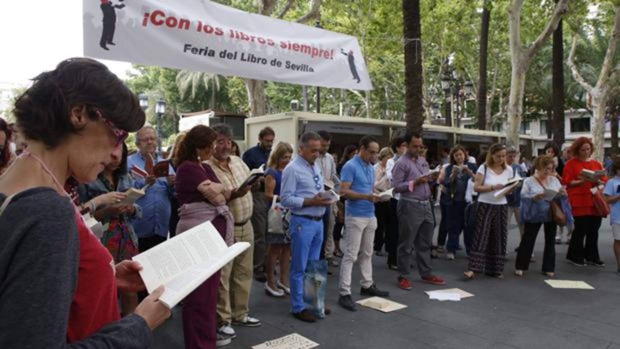 Manifestación ayer en la Plaza Nueva reivindicando la lectura