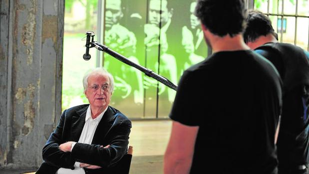 Bertrand Tavernier (a la izquierda), en una escena de «Las películas de mi vida»