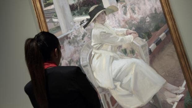 Sorolla pintó este retrato de Clotilde, su mujer, que puede verse en la exposición