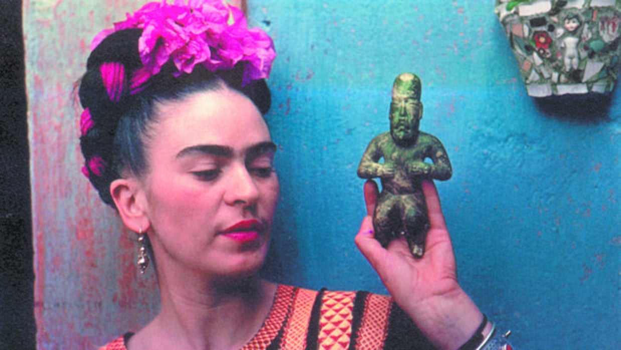 Frida Kahlo, fotografiada en Coyoacán (México)