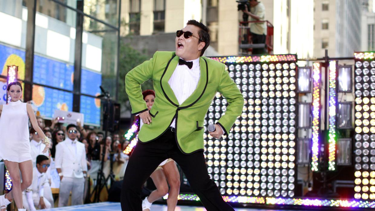 Psy interpretando el baile de «Gangnam Style»