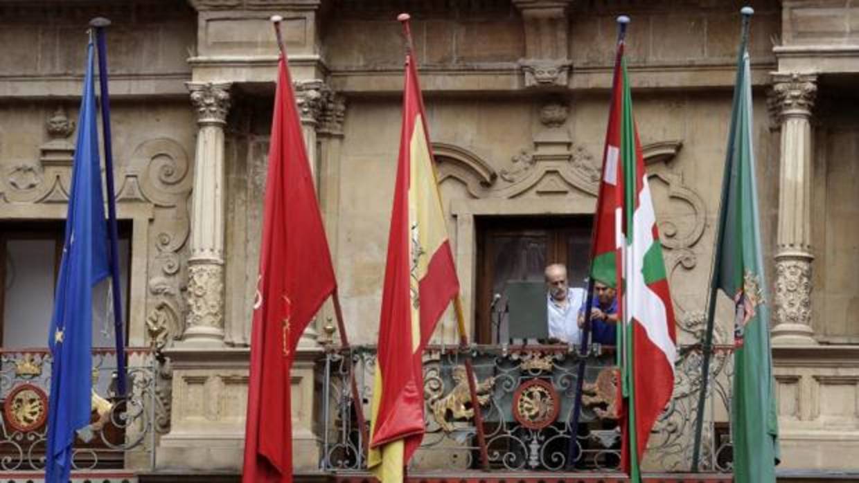 Imagen del balcón del Ayuntamiento de Pamplona