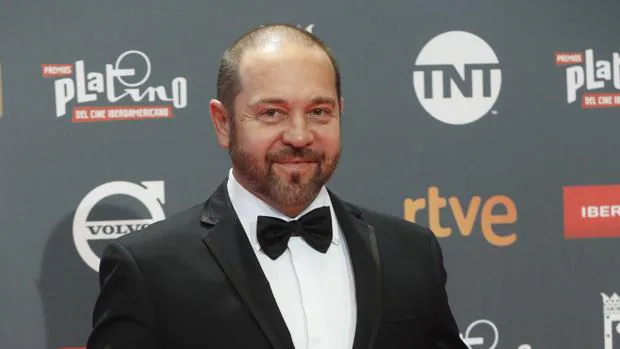 El actor y director venezolano Miguel Ferrari a su llegada a la ceremonia de entrega de los IV Premios Platino