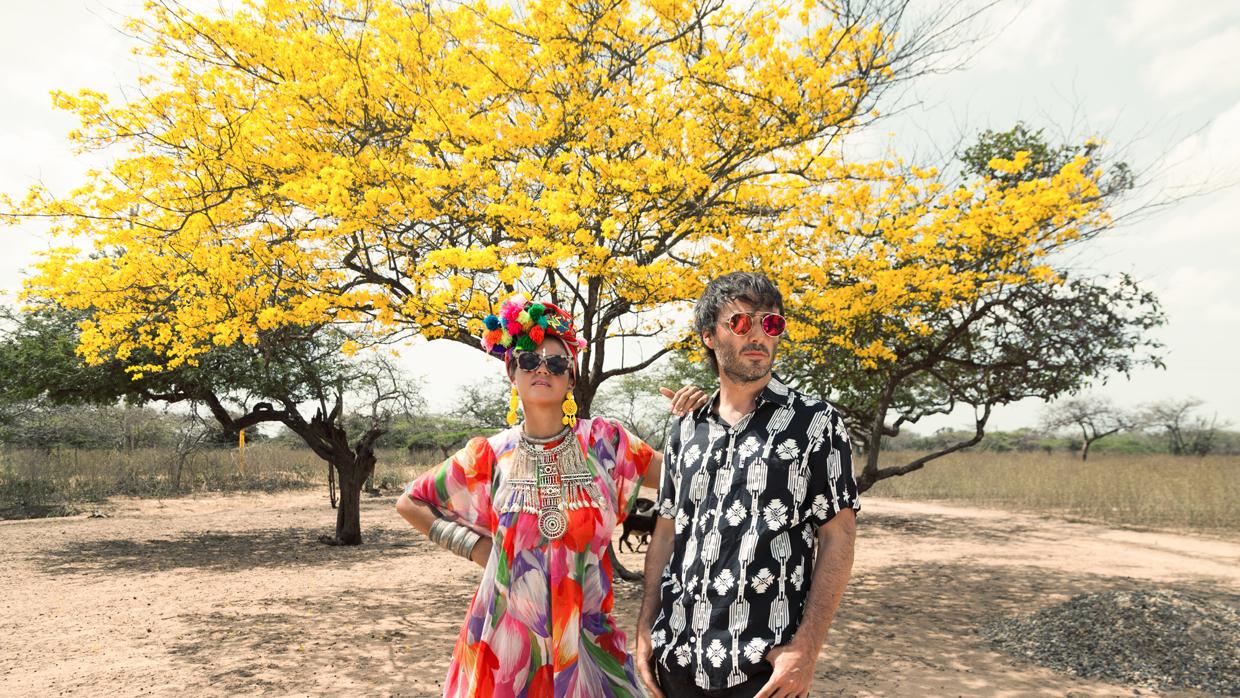 SImón Mejía, junto a la cantante Liliana Saumet