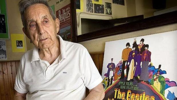 Muere Juan Carrión, el profesor por el que los Beatles incluyeron las letras de sus canciones en los discos