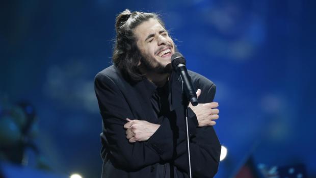 Salvador Sobral se retira temporalmente por problemas de salud