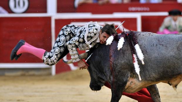 Triunfo de Pinar y grave cornada de Tendero en Albacete