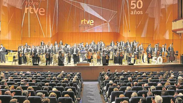 El cierre del Teatro Monumental lleva al «exilio» a la Orquesta de RTVE