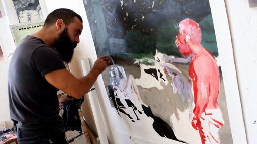 Anthony Stark trabaja en una de sus obras