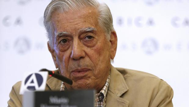 Vargas Llosa: «Si la literatura desaparece corremos el riesgo de llegar a un mundo de monos»