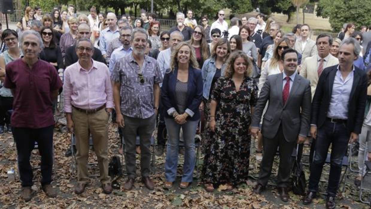 Isabel Ojeda, ayer, junto a responsables de instituciones y entidades con programación cultural