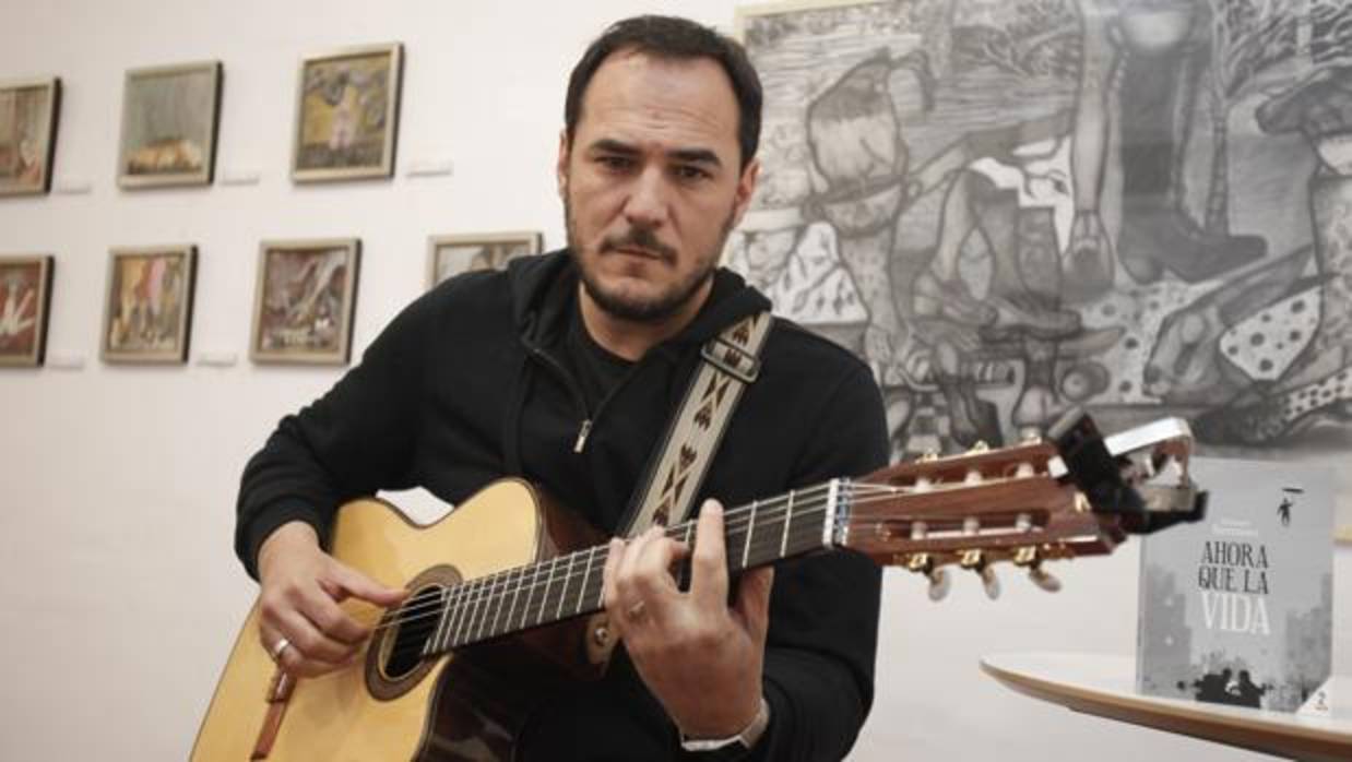 Ismael Serrano celebra sus dos décadas de carrera con un disco en directo: «20 años. Hoy es siempre»