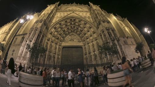 Colas para visitar la Catedral