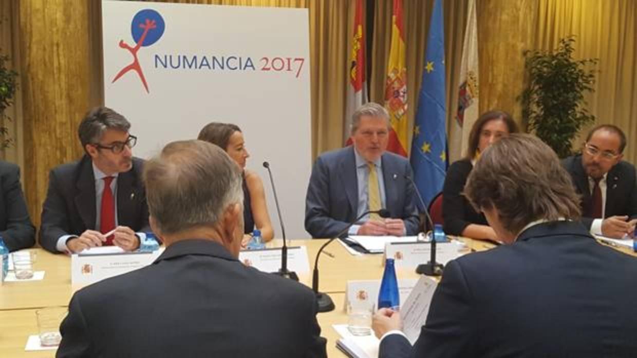 Íñigo Méndez de Vigo, ministro de Educación, Cultura y Deportes ha presidido la constitución de la Comisión Nacional de «Numancia 2017»