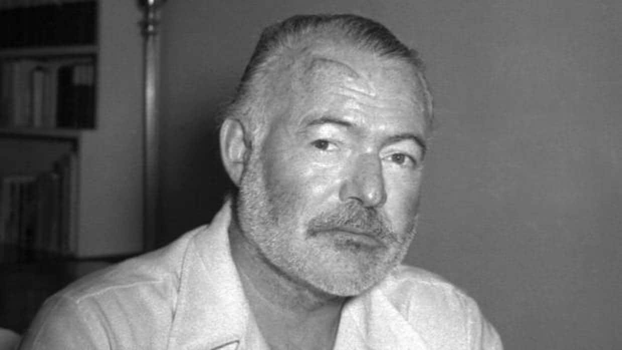 El escritor estadounidense Ernest Hemingway