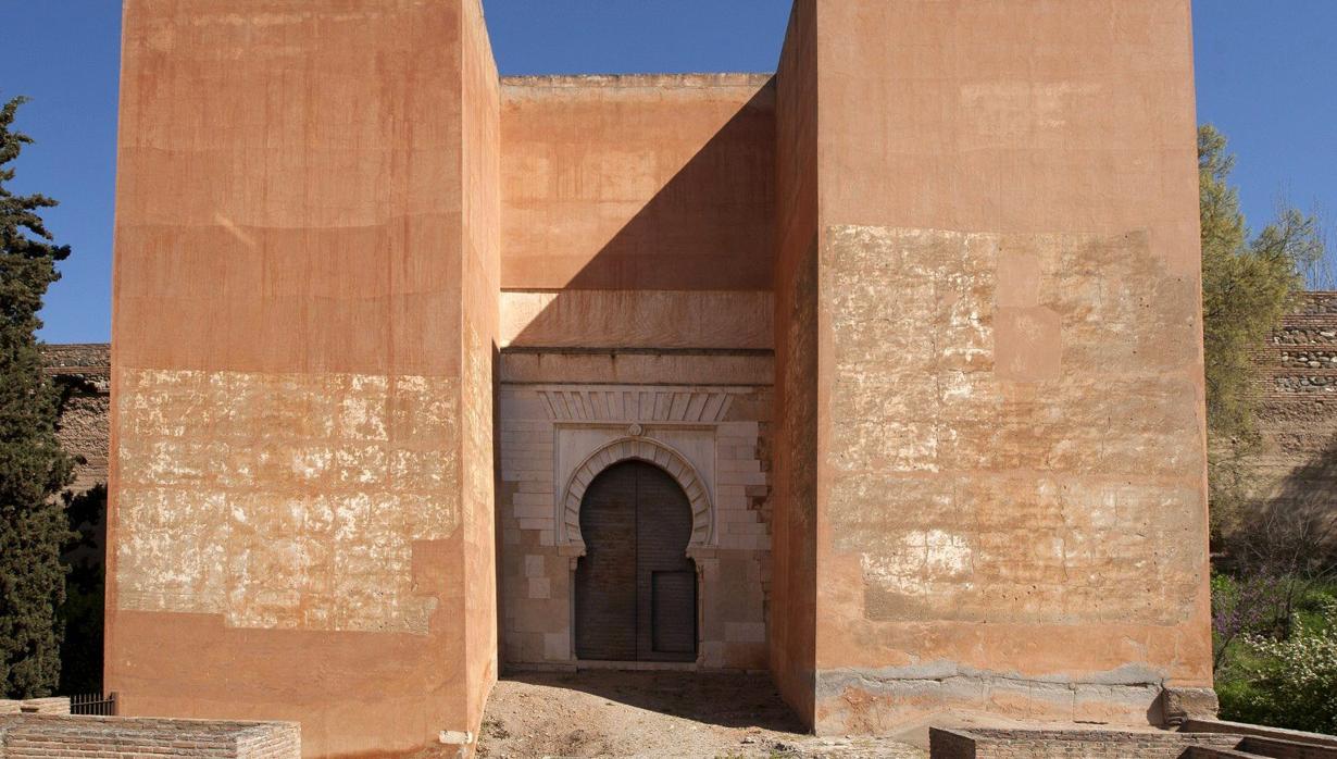 La Puerta de los Siete Suelos, en el conjunto munumental de la Alhambra